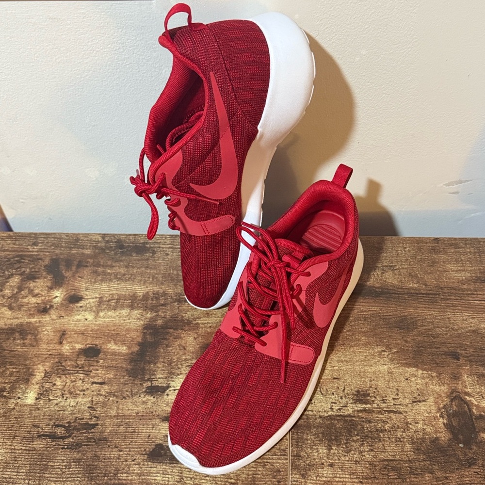 NEW NIKE ROSHE ONE Gum Red Running shoes Men’s 8 or Women’s 9.5 - worn once